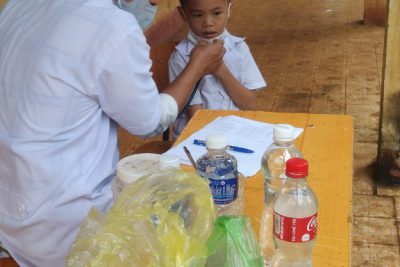 TRƯỜNG HOÀNG VĂN THỤ VÀ Y TẾ XÃ EA SIÊN TỔ CHỨC PHỐI HỢP TIÊM PHÒNG BẠCH HẦU CHO HỌC SINH