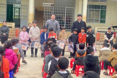 Trao yêu thương – những phần quà tết