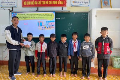 Chia sẻ yêu thương – Nâng bước đến trường
